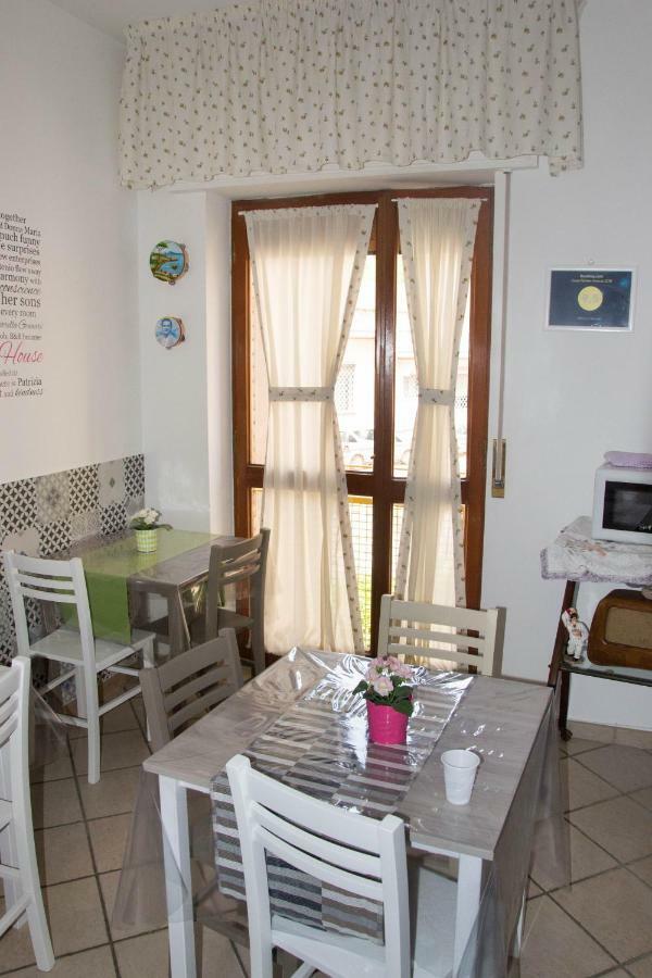 Mary'S House Bed & Breakfast Наполи Екстериор снимка